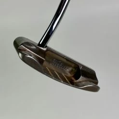 Titleist Scotty Cameron The Art Of Putting Catalina Two 1998/500 35″ Putter 21 Titleist Scotty Cameron The Art Of Putting Catalina Two 1998/500 35″ Putter -Callaway Club Shop IMG 3918 1