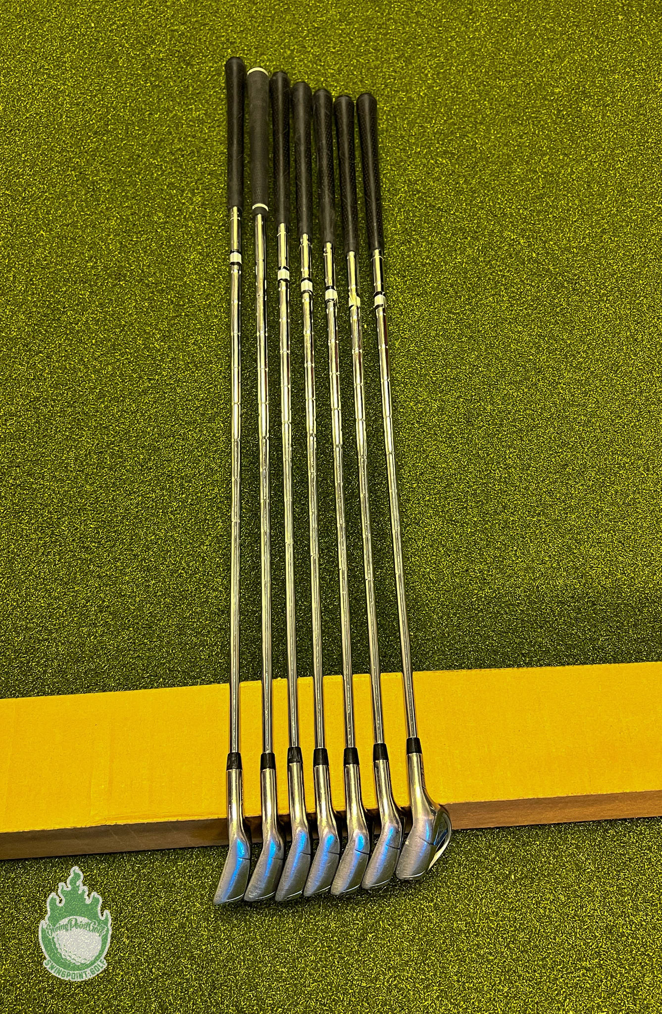 Used Right Handed Tour Edge Bazooka 360 Irons 5-PW/SW Uniflex Steel Golf Set 5 Used Right Handed Tour Edge Bazooka 360 Irons 5-PW/SW Uniflex Steel Golf Set - Image 3