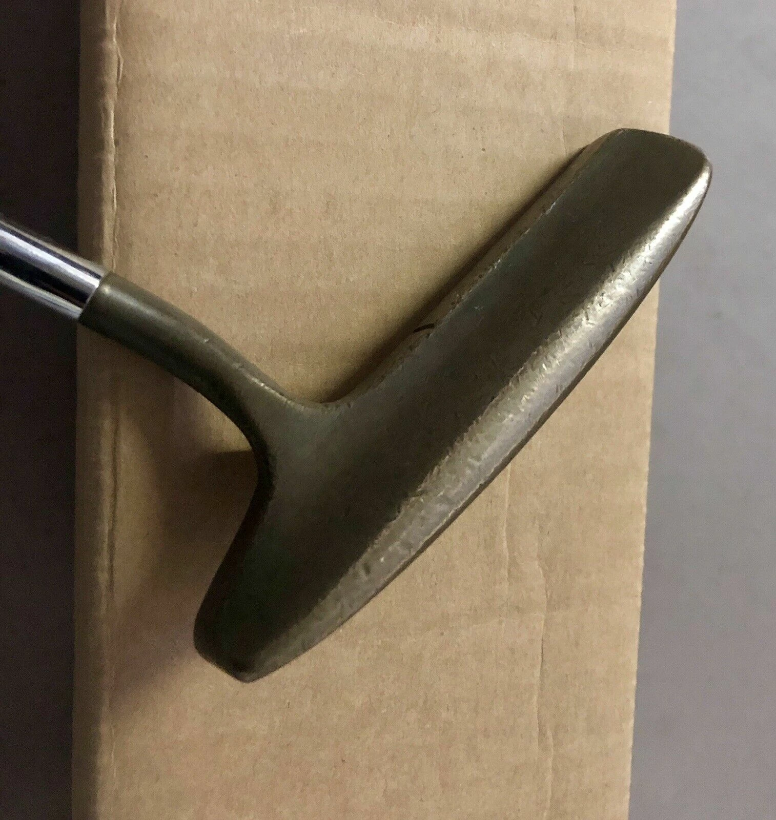 Used Right Handed Odyssey Dual Force 220 34″ Brass Putter Golf Club 8 Used Right Handed Odyssey Dual Force 220 34″ Brass Putter Golf Club - Image 6