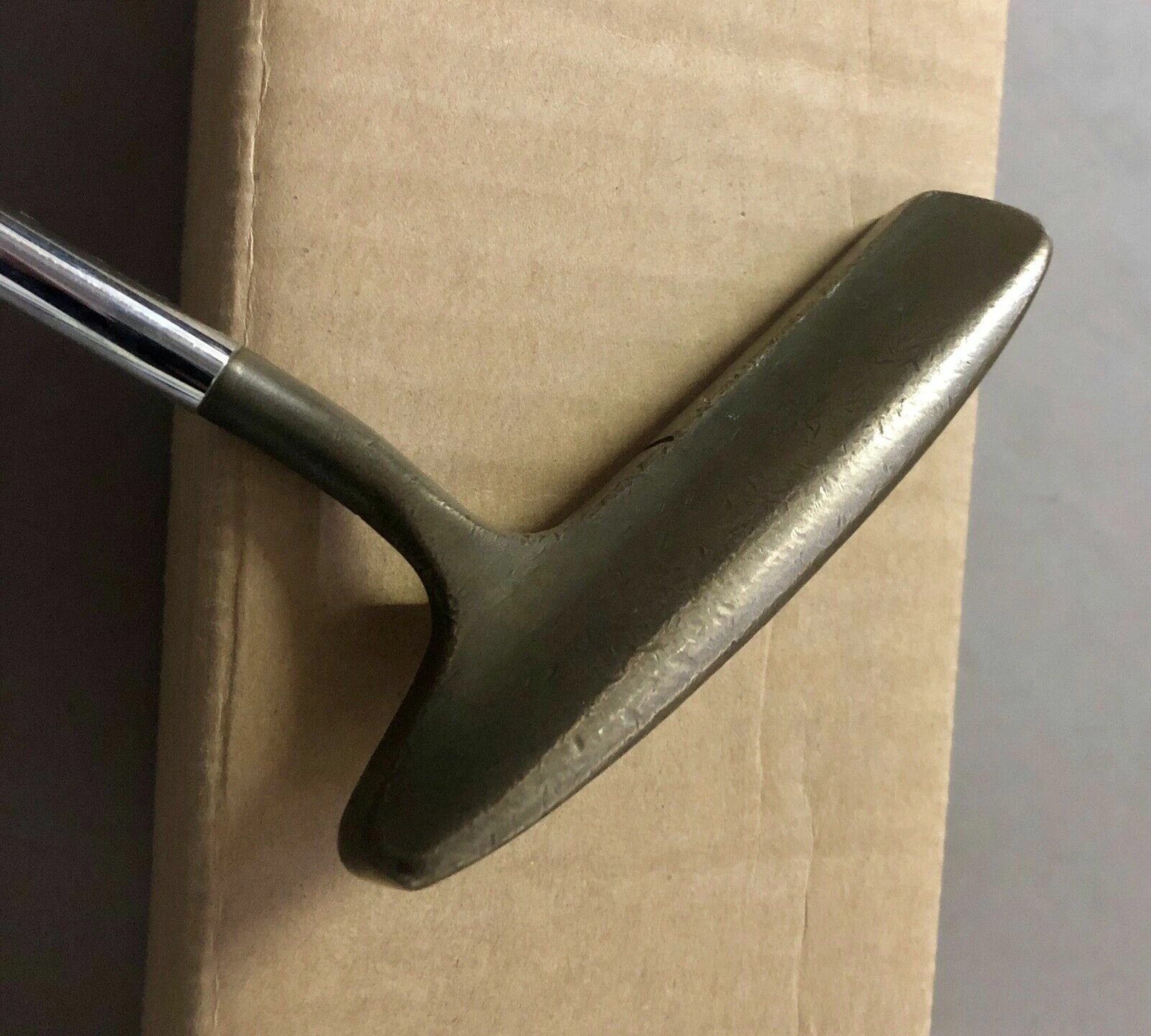 Used Right Handed Odyssey Dual Force 220 34″ Brass Putter Golf Club 9 Used Right Handed Odyssey Dual Force 220 34″ Brass Putter Golf Club - Image 7