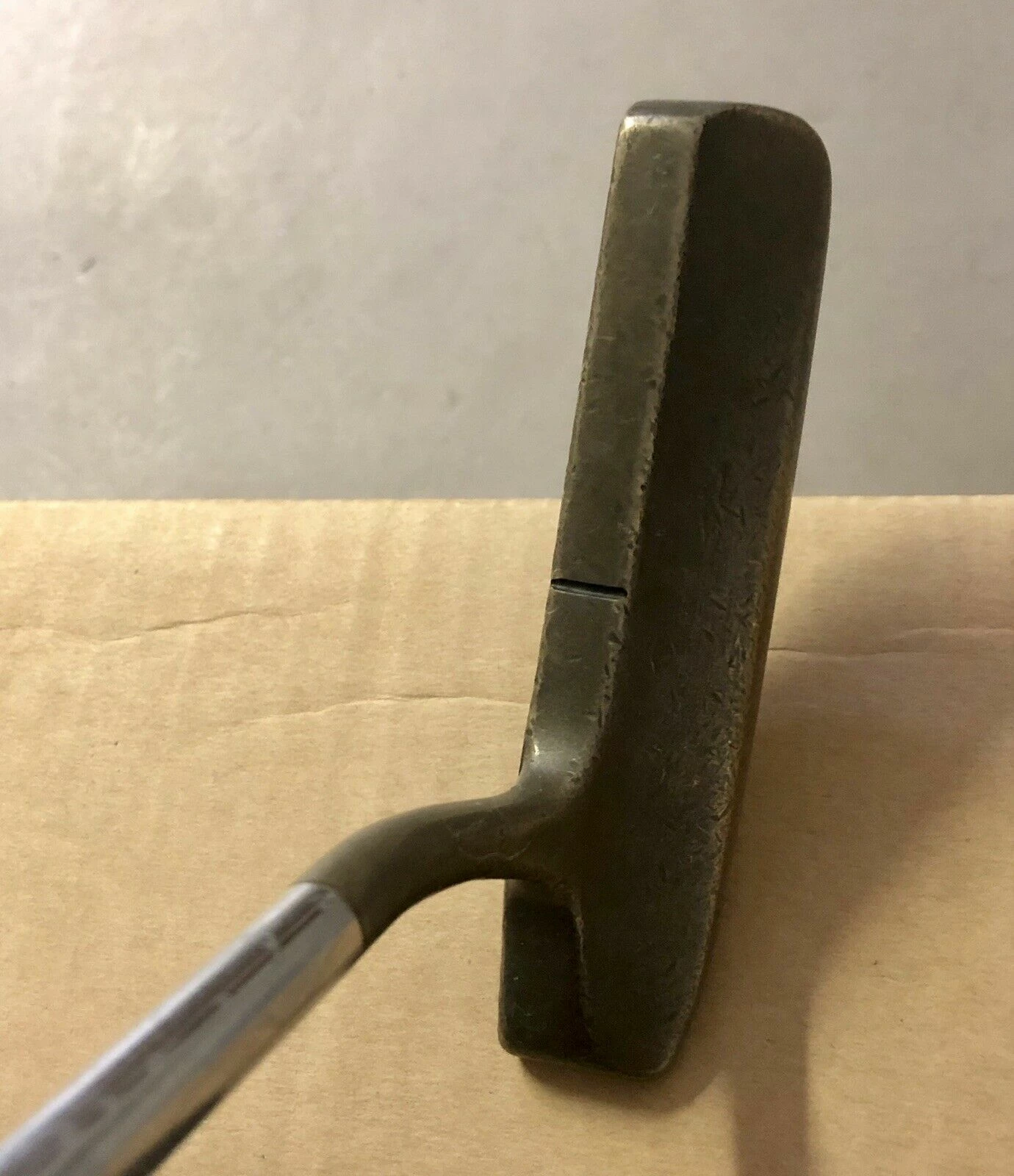 Used Right Handed Odyssey Dual Force 220 34″ Brass Putter Golf Club 10 Used Right Handed Odyssey Dual Force 220 34″ Brass Putter Golf Club - Image 8